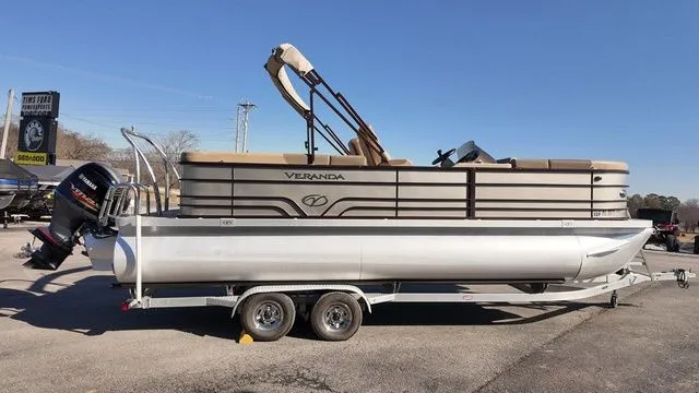 Slide: The Image of Veranda VR22RC Package Tri-Toon 2021 - 8