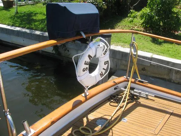 Slide: The Image of Albin Tri-cabin Motor Yacht 1981 - 10