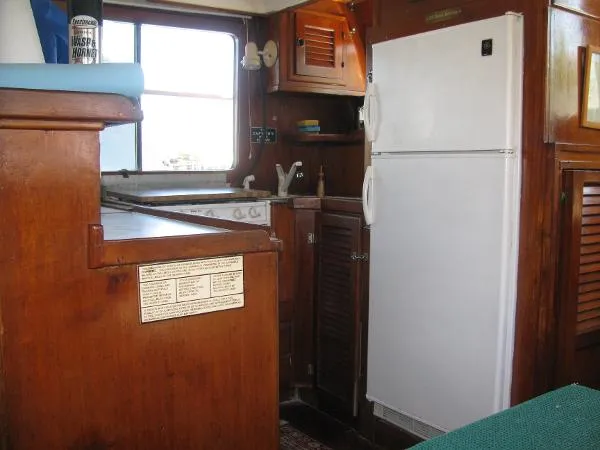 Slide: The Image of Albin Tri-cabin Motor Yacht 1981 - 3