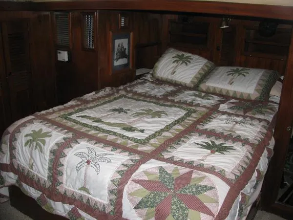 Slide: The Image of Albin Tri-cabin Motor Yacht 1981 - 4
