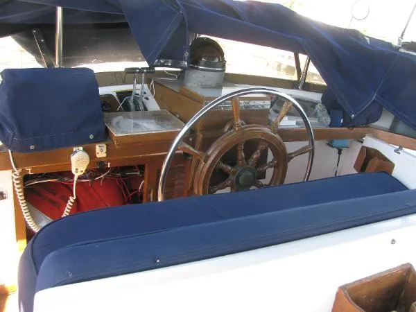 Slide: The Image of Albin Tri-cabin Motor Yacht 1981 - 5