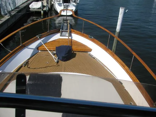 Slide: The Image of Albin Tri-cabin Motor Yacht 1981 - 8