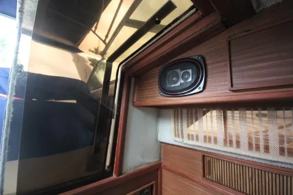 Slide: The Image of Sea Ray 340 Weekender 1986 - 8