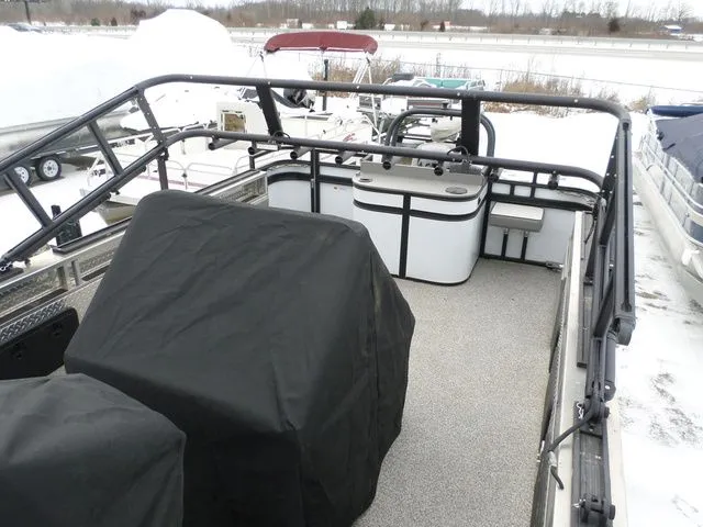 Slide: The Image of Angler 8526 Pro Troll 2022 - 5