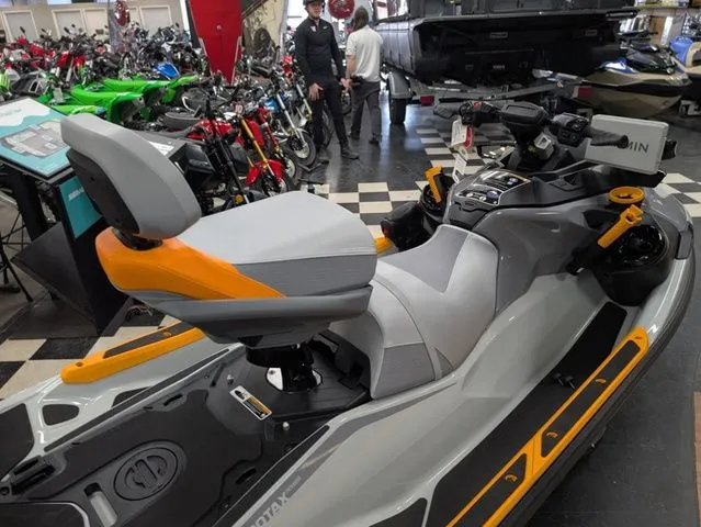 Slide: The Image of Sea-Doo FISH PRO 2026 - 9