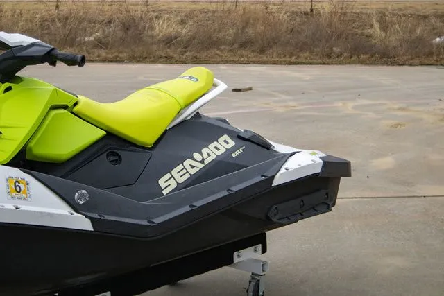 Slide: The Image of Sea-Doo Spark 2-Up Rotax 900 ACE - 60 2023 - 10