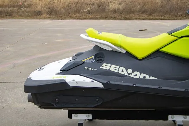 Slide: The Image of Sea-Doo Spark 2-Up Rotax 900 ACE - 60 2023 - 11