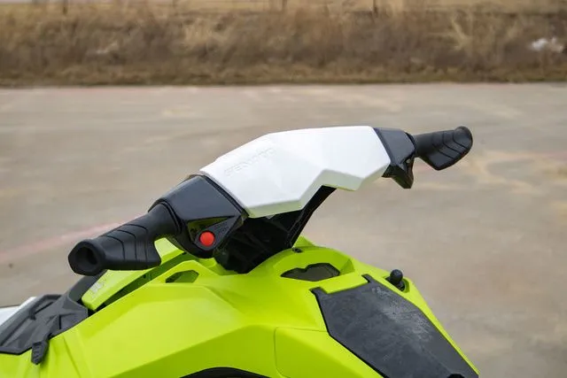 Slide: The Image of Sea-Doo Spark 2-Up Rotax 900 ACE - 60 2023 - 15