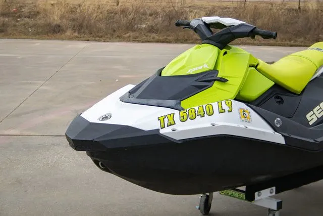 Slide: The Image of Sea-Doo Spark 2-Up Rotax 900 ACE - 60 2023 - 9