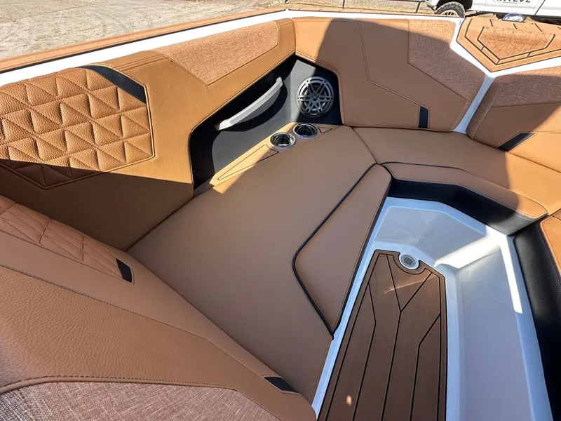 Slide: The Image of Nautique Super Air Nautique GS22 2026 - 18