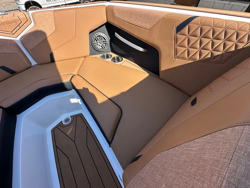 Slide: The Image of Nautique Super Air Nautique GS22 2026 - 20