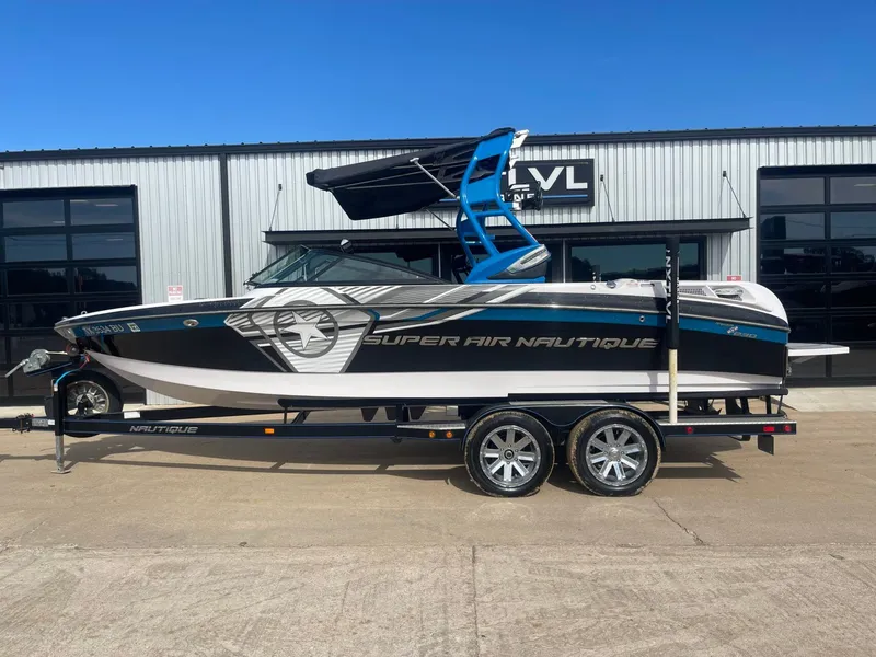 The Image of Nautique Super Air Nautique 230 2013 - 1