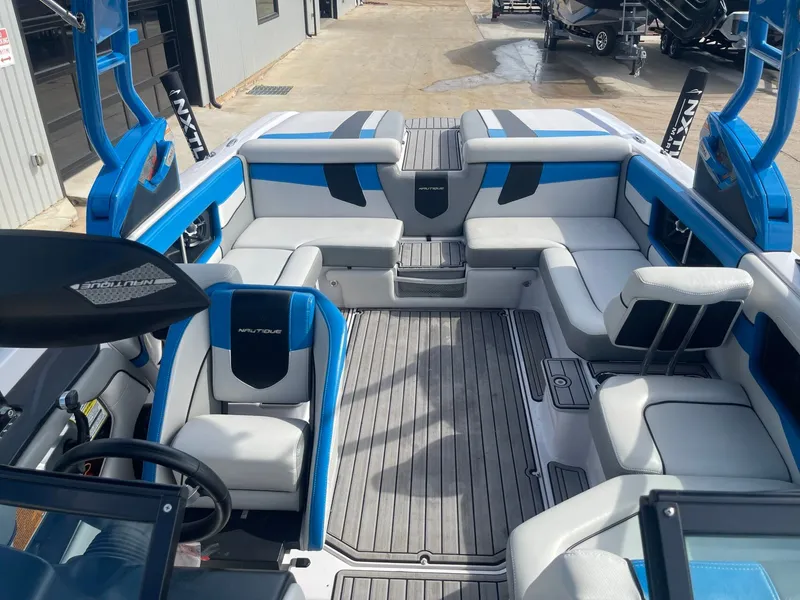 Slide: The Image of Nautique Super Air Nautique 230 2013 - 11