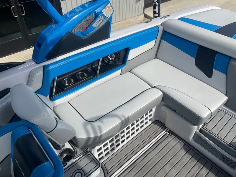 Slide: The Image of Nautique Super Air Nautique 230 2013 - 12