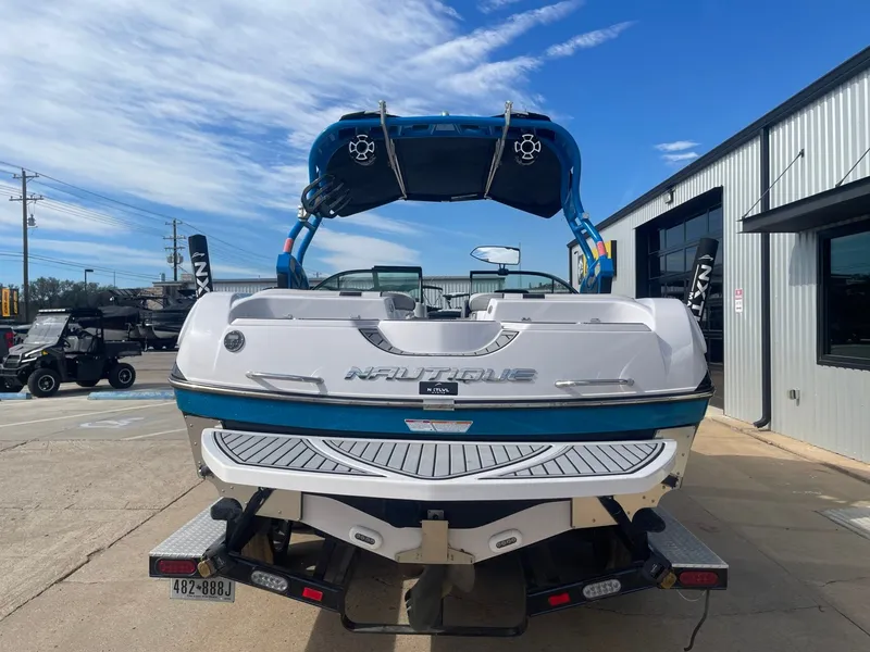 Slide: The Image of Nautique Super Air Nautique 230 2013 - 5