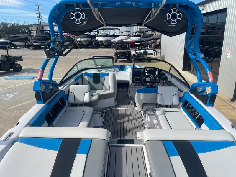 Slide: The Image of Nautique Super Air Nautique 230 2013 - 9