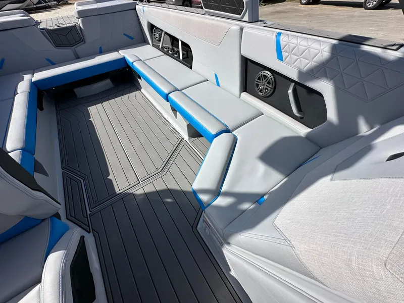 Slide: The Image of Nautique GS24 2026 - 26