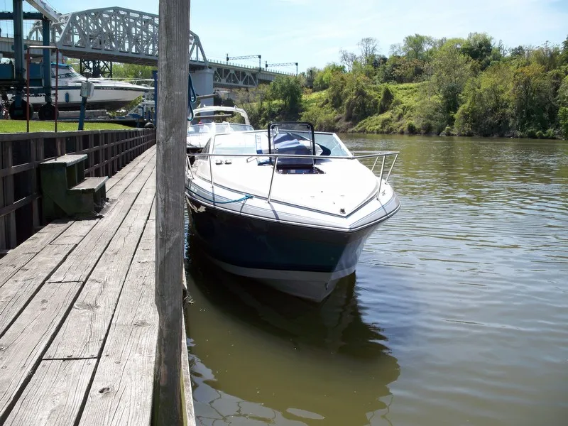 Slide: The Image of Four Winns 235 Sundowner 1989 - 1