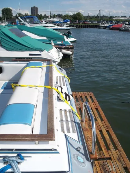 Slide: The Image of Four Winns 235 Sundowner 1989 - 10