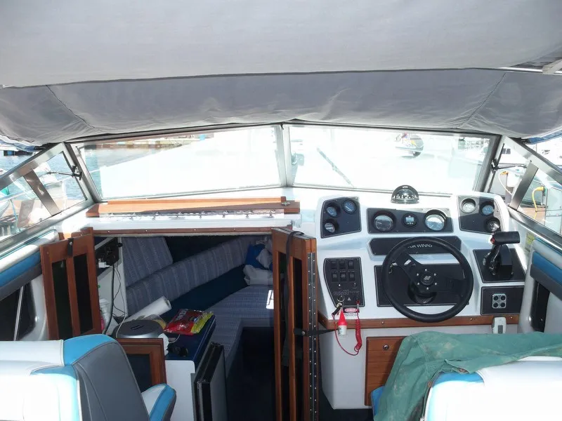 Slide: The Image of Four Winns 235 Sundowner 1989 - 5