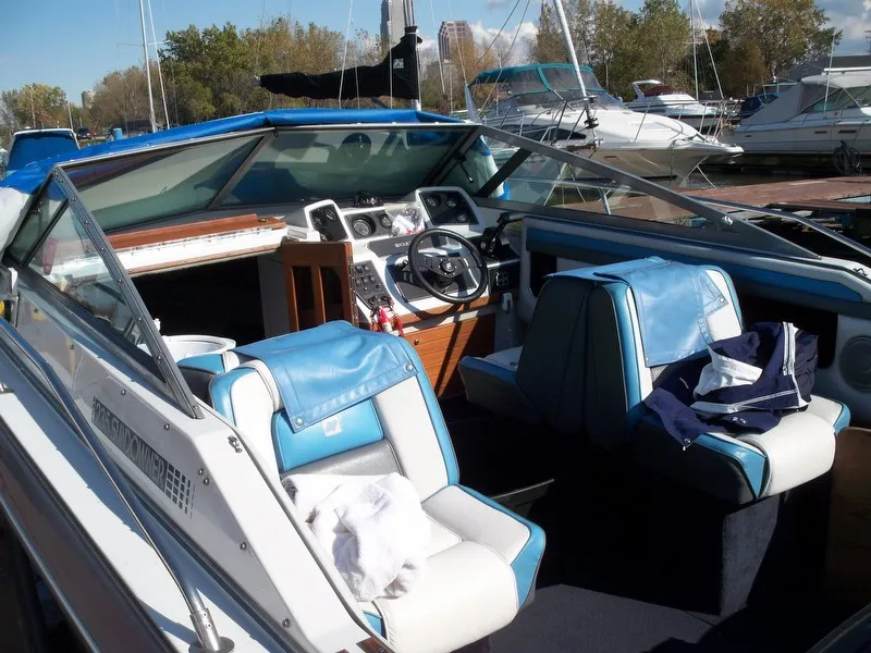 Slide: The Image of Four Winns 235 Sundowner 1989 - 6
