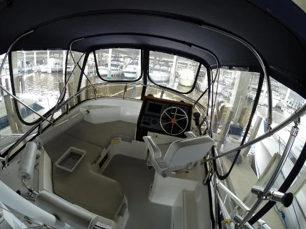 Slide: The Image of Albin 32 plus 2 Command Bridge 2000 - 8