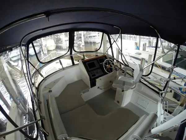 Slide: The Image of Albin 32 plus 2 Command Bridge 2000 - 9