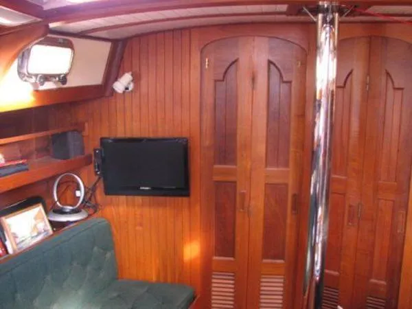 Slide: The Image of Blue Water Vagabond West Wind Cutter 1986 - 7