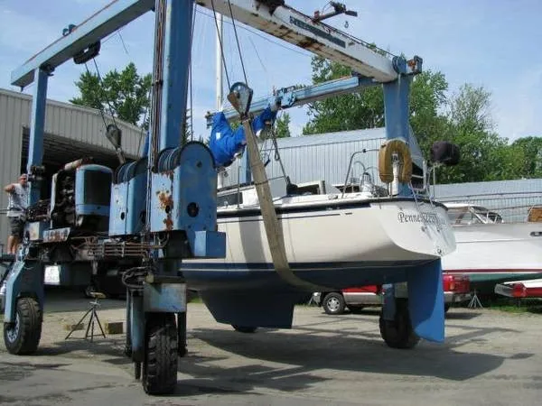Slide: The Image of O'Day 28 Sloop 1984 - 10