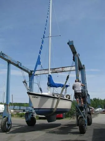 Slide: The Image of O'Day 28 Sloop 1984 - 11