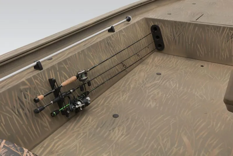 Slide: The Image of Tracker Grizzly 1754 Utility 2026 - 30