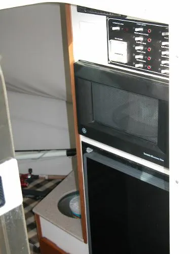 Slide: The Image of Pursuit 3070 Offshore 2001 - 4