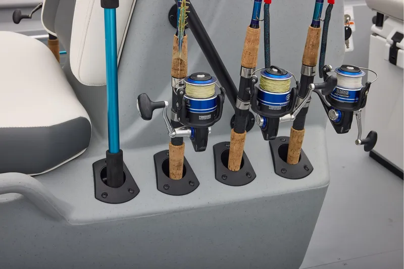 Slide: The Image of Tracker Bass Tracker Classic CC 2026 - 23