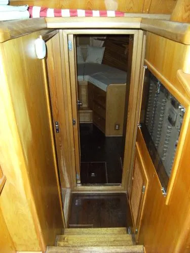 Slide: The Image of Wilbur Flybridge Cruiser 1985 - 8