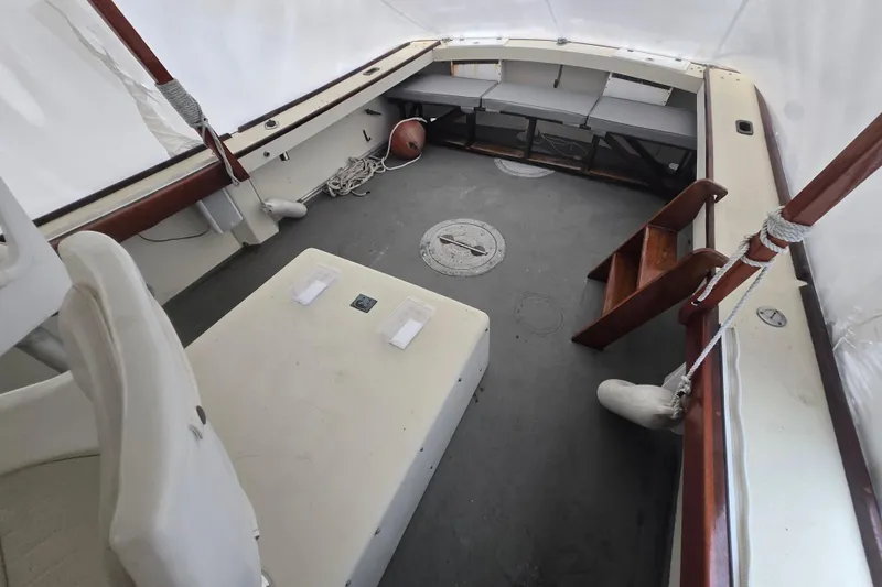 Slide: The Image of 1982 SISU 26 boat interior with seating, ropes, and wooden accents. - 27