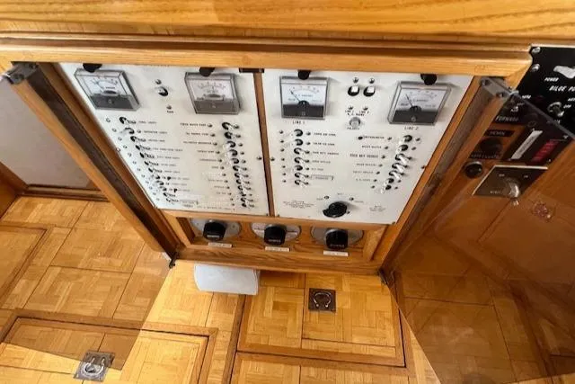 Slide: The Image of Control panel of 1989 Duffy Wilbur 42 Flybridge Cruiser with wooden flooring. - 17