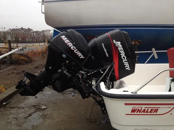 Slide: The Image of Boston Whaler MONTAUK 2002 - 4