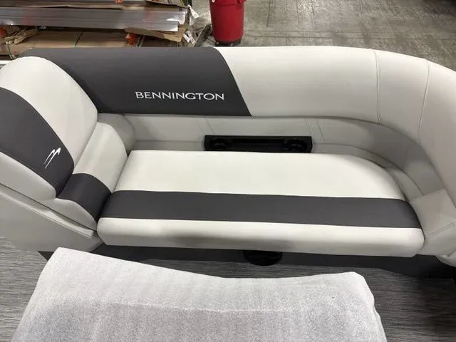 Slide: The Image of Bennington 22 SSB 2025 boat seat with modern design. - 15