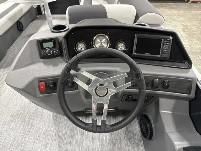 Slide: The Image of 2025 Bennington 22 SSB helm with modern instruments. - 18