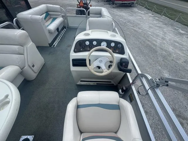 Slide: The Image of Interior of a 2000 Bennington 2080 LX pontoon boat. - 8
