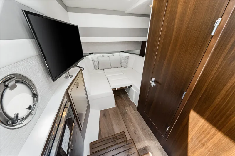 Slide: The Image of Cruisers 42 GLS OB 2026 - 90