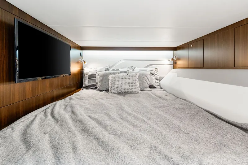 Slide: The Image of Cruisers 42 GLS OB 2026 - 95