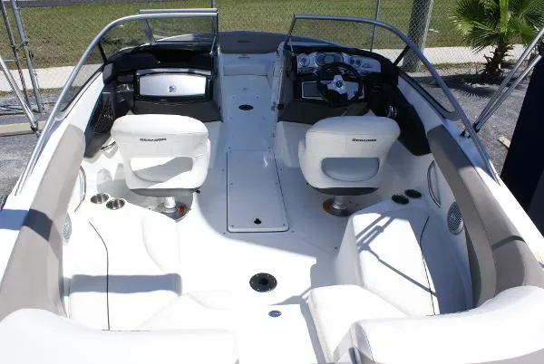 Slide: The Image of Sea-Doo 210 Challenger SE 2010 - 1