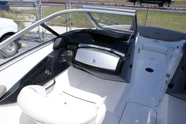 Slide: The Image of Sea-Doo 210 Challenger SE 2010 - 3