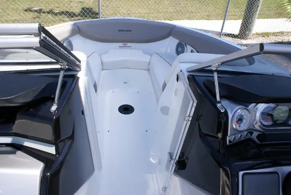 Slide: The Image of Sea-Doo 210 Challenger SE 2010 - 4