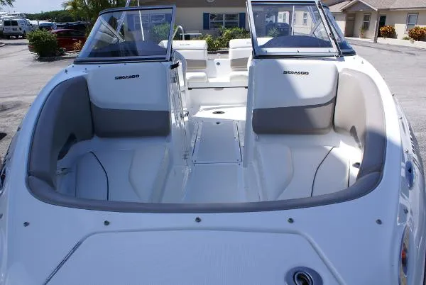 Slide: The Image of Sea-Doo 210 Challenger SE 2010 - 5