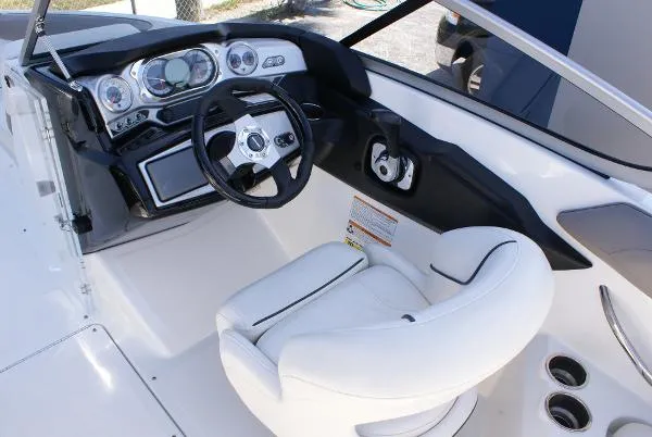 Slide: The Image of Sea-Doo 210 Challenger SE 2010 - 6