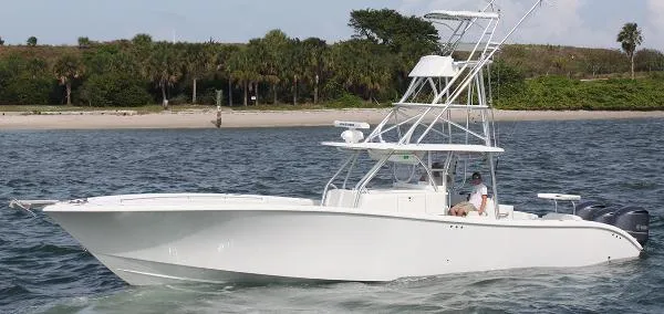 Slide: The Image of Yellowfin 42 2010 - 1