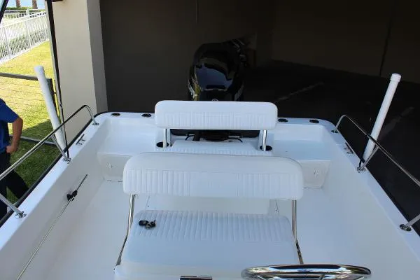Slide: The Image of Boston Whaler 190 Montauk 2014 - 4