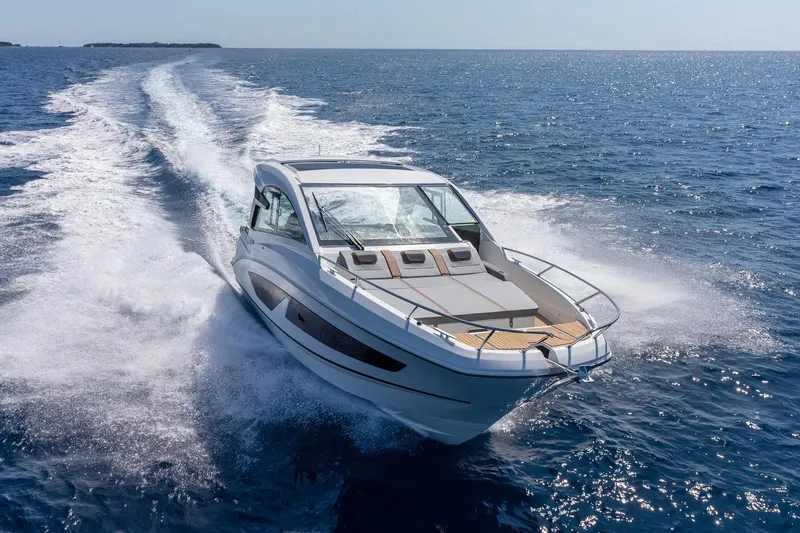 Slide: The Image of Beneteau Gran Turismo 32 2025 - 23
